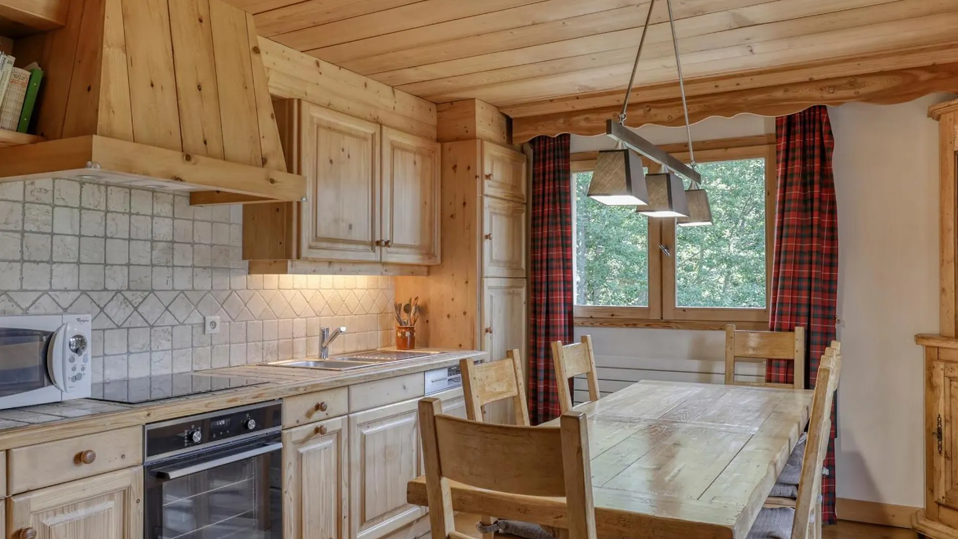 Appartement 3 Chambres A Megeve - Proche Centre, Balcon, Garage, Animaux Acceptes - Fr-1-453-312 0*,